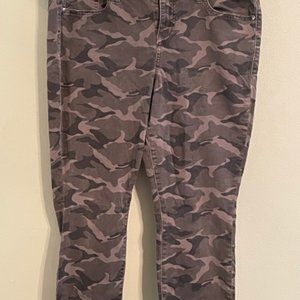 Torrid Cropped Camo Jeans Size 18